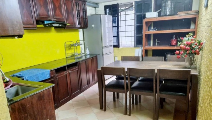 Cho thuê nhà nguyên căn ngõ 192 Lê Trọng Tấn, 50m2x3 tầng.4 ngủ. 12 triệu - cho ở nhóm, hộ GĐ, VP